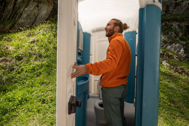 Porta potty delivery and setup in Bloomfield, MO